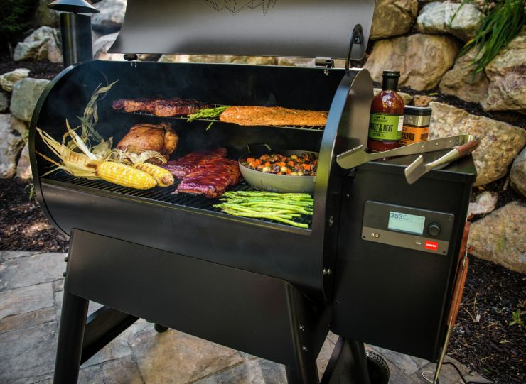 D2 Pro 780 Grill Loaded with Food