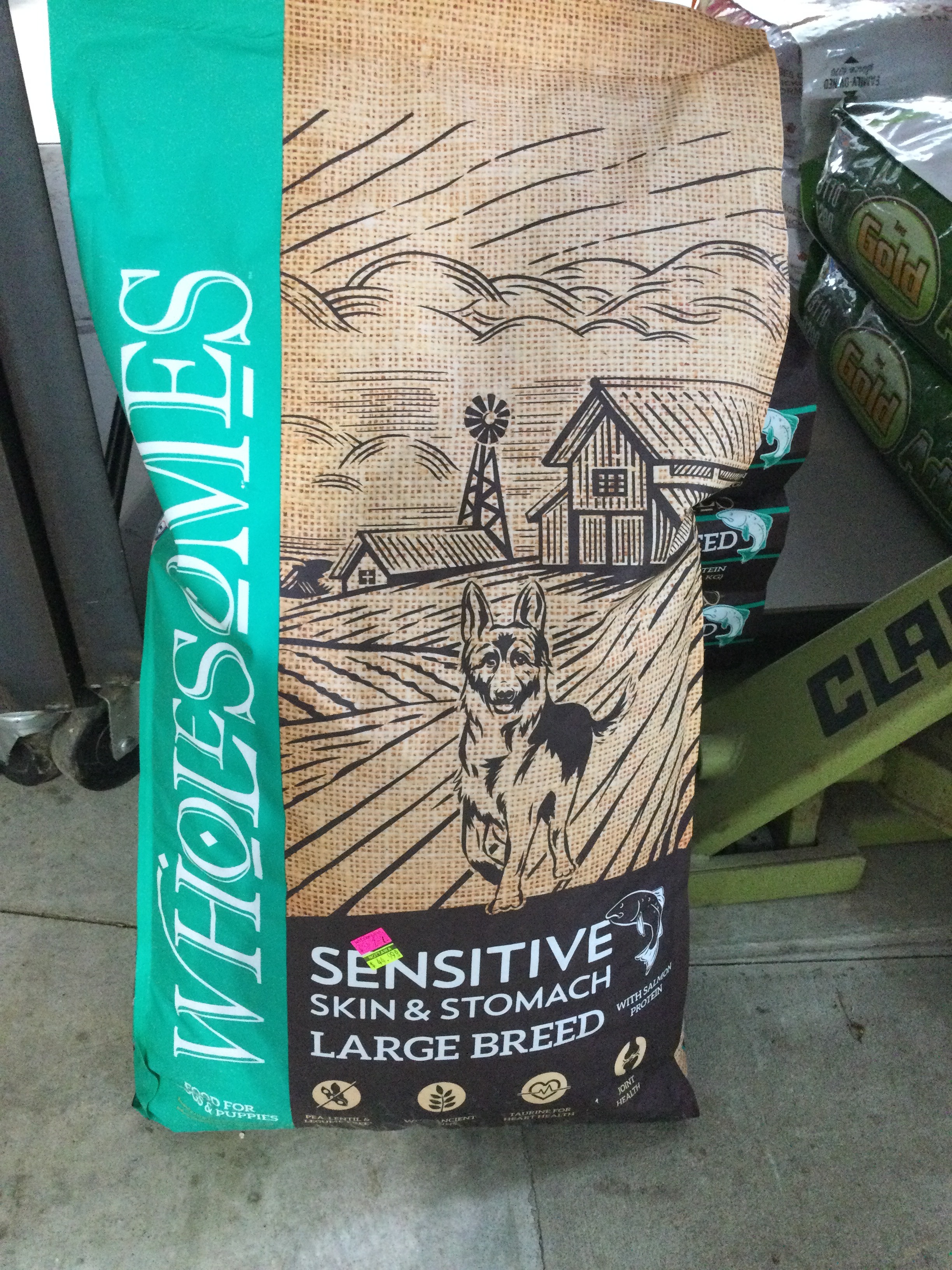 30 # WHOLESOMES SENSITIVE Skin And Stomach LARGE BREED SALMON 24/12 DOG FOOD